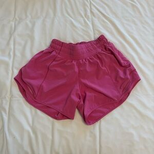 Lululemon - Hotty Hot Shorts - High Rise 2.5 - Women’s Size 0 - Sonic Pink !! 💝